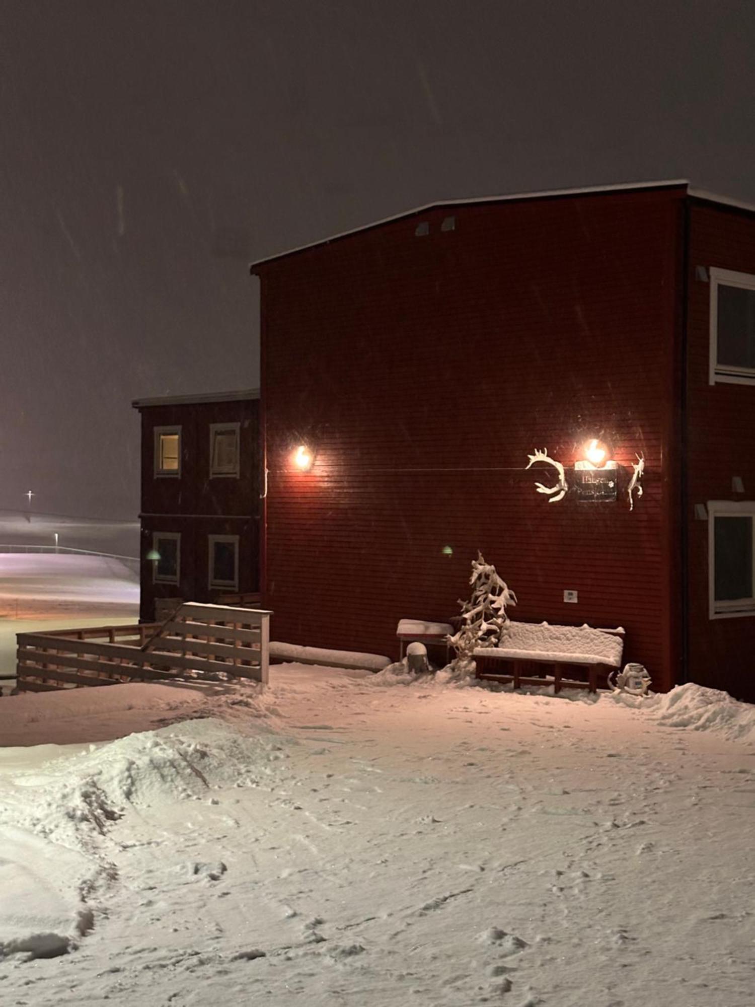 Haugen Pensjonat Svalbard Longyearbyen Zewnętrze zdjęcie