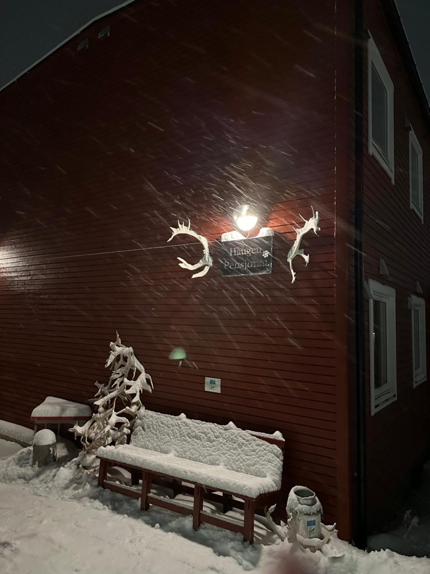 Haugen Pensjonat Svalbard Longyearbyen Zewnętrze zdjęcie