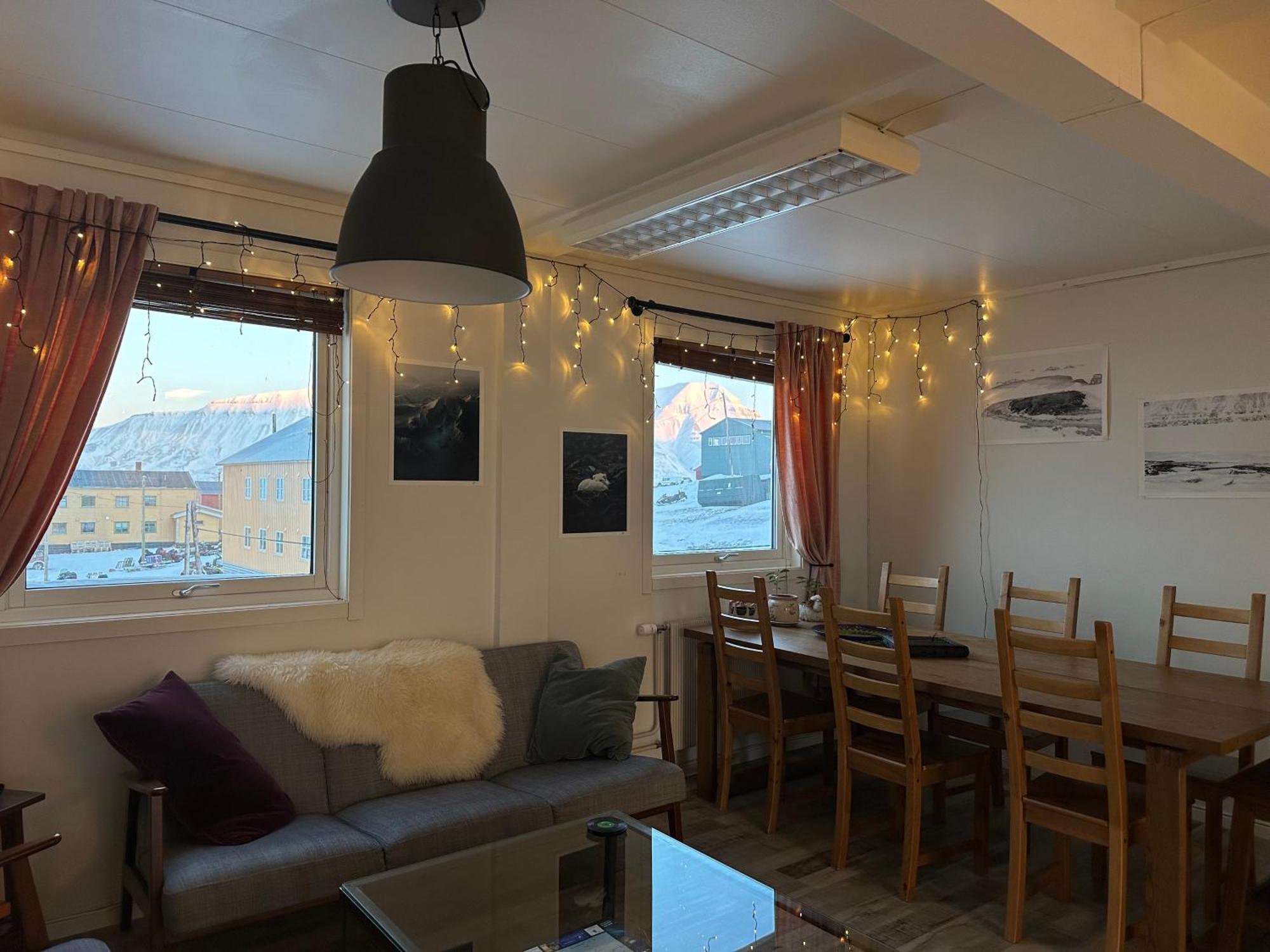 Haugen Pensjonat Svalbard Longyearbyen Zewnętrze zdjęcie