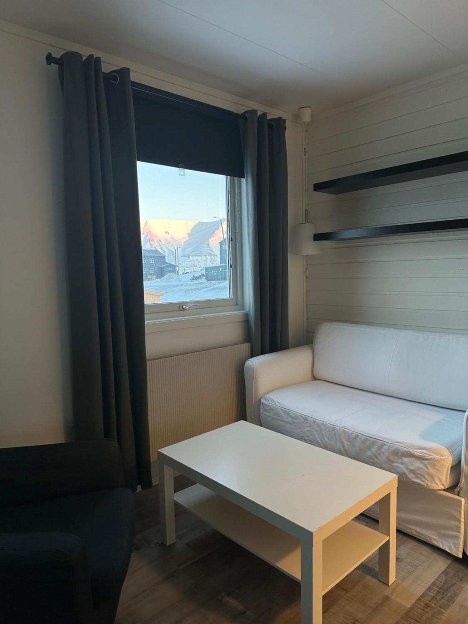 Haugen Pensjonat Svalbard Longyearbyen Zewnętrze zdjęcie