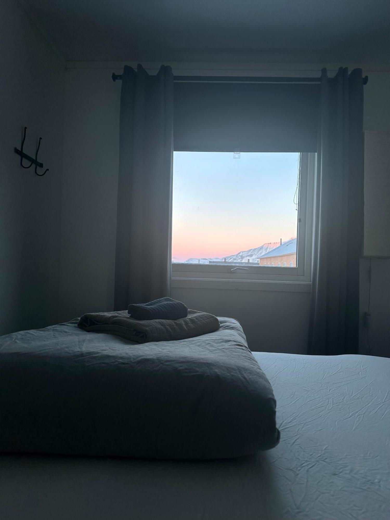 Haugen Pensjonat Svalbard Longyearbyen Zewnętrze zdjęcie