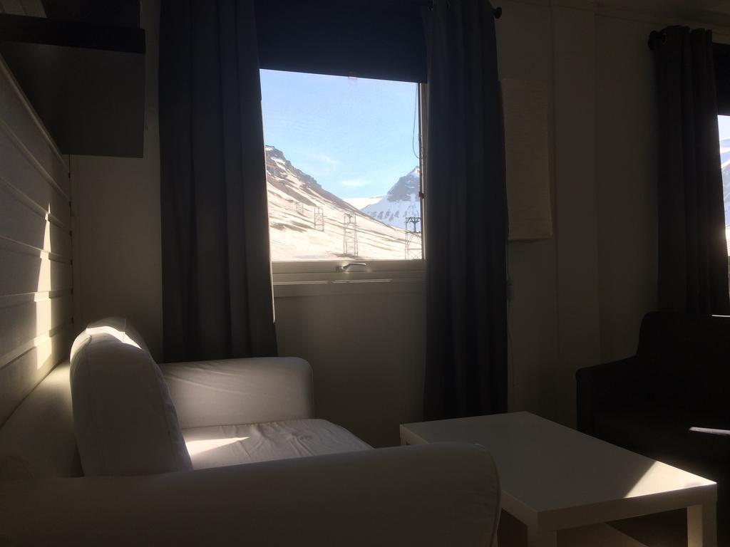 Haugen Pensjonat Svalbard Longyearbyen Zewnętrze zdjęcie