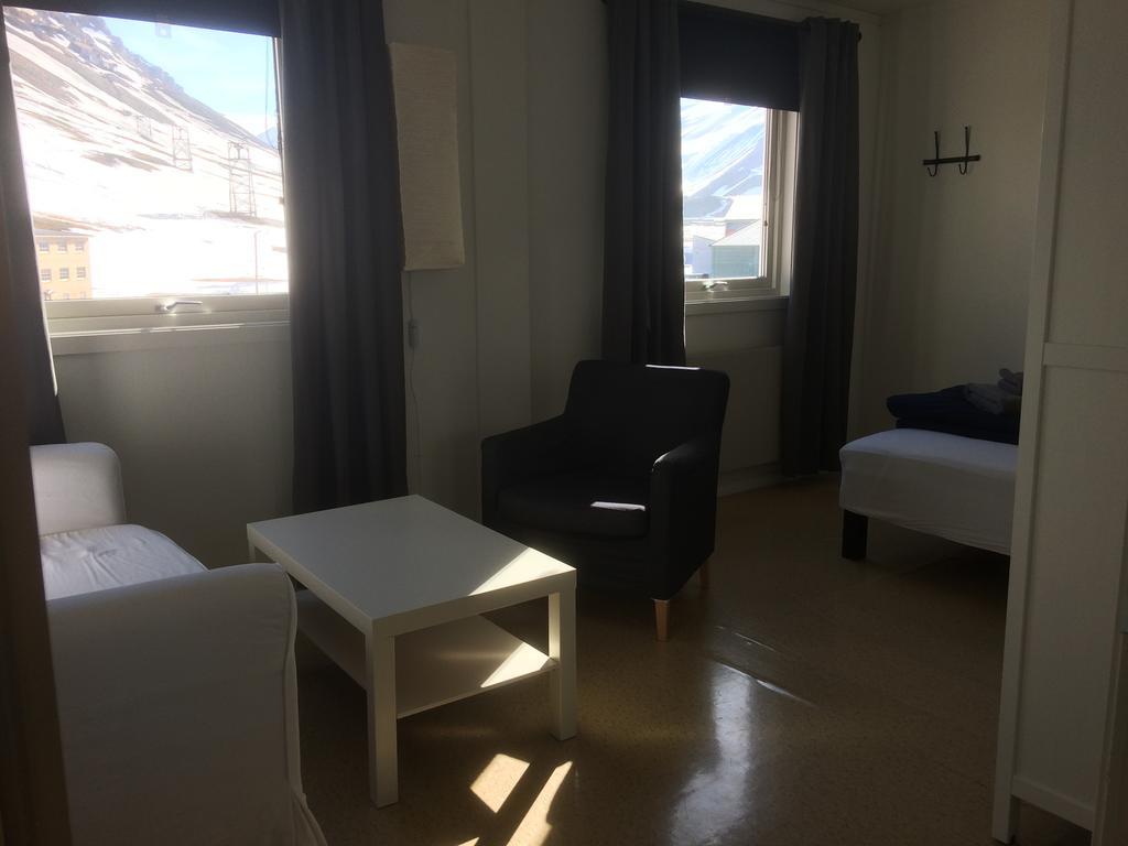 Haugen Pensjonat Svalbard Longyearbyen Zewnętrze zdjęcie